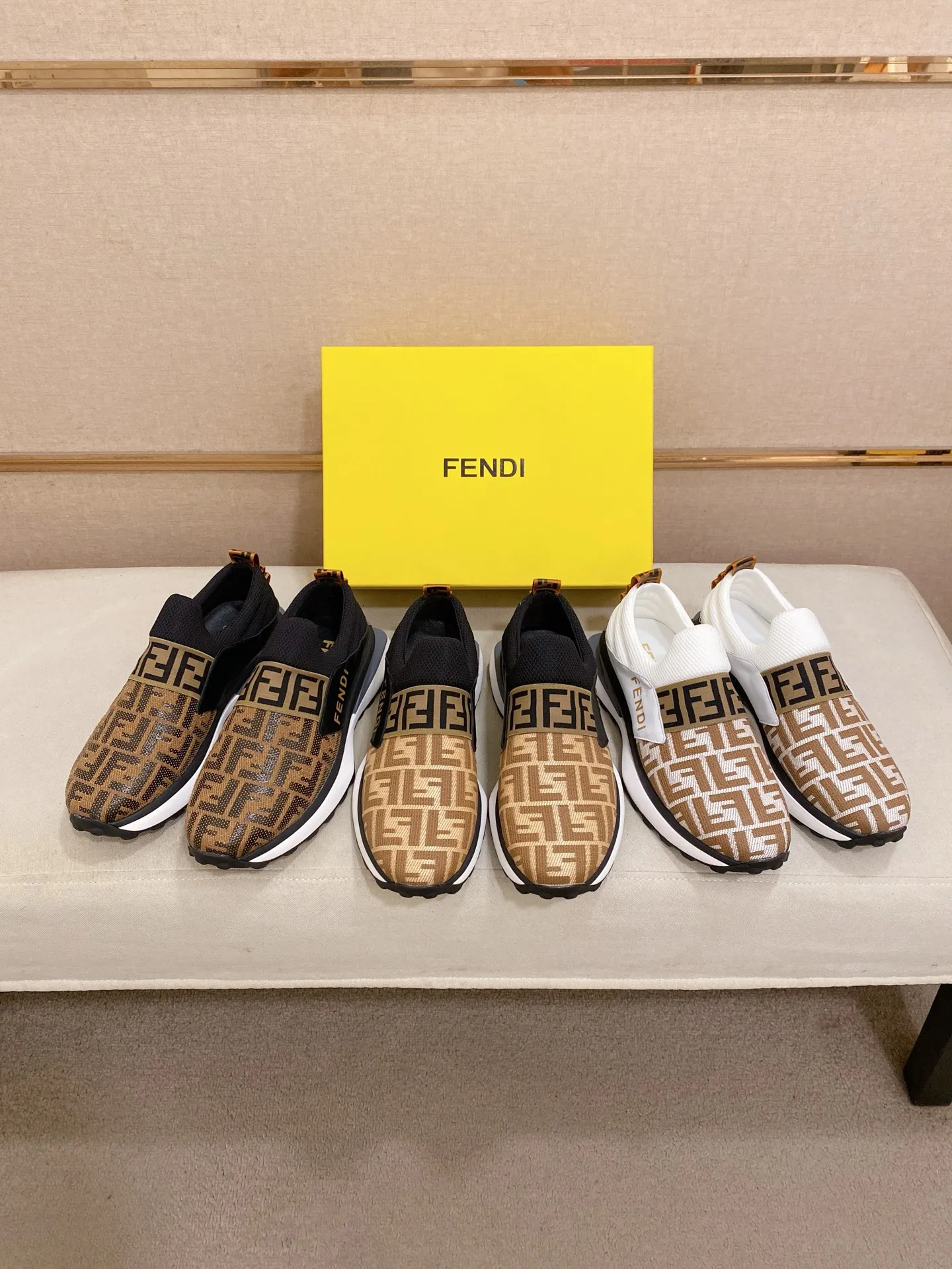Men's shoes 💰 462💰 (FENDI) New style 👊🏻 upper 🇮🇹 imported cowhide fabric 🇩🇪 lining imported sheepskin lining. The original outsole is molded to highlight the identity of every man, and the upper foot is stable and stable🚶🏻🚶🏻The high-end custom counters reproduce the original version📯No matter the wind or rain, the shoe last remains unchanged and can withstand the verification of time🔍️,🔵 Size: 38-44 (45 is custom-made and cannot be returned or exchanged